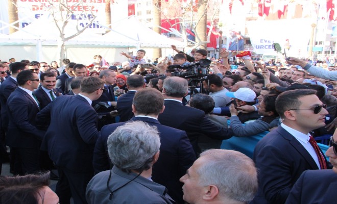 Cumhurbaşkanı Erdoğan Vatandaşlarla Fotoğraf Çektirdi