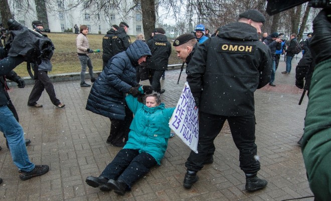 Beyaz Rusyada Vergi Protestosuna Yüzlerce Tutuklama