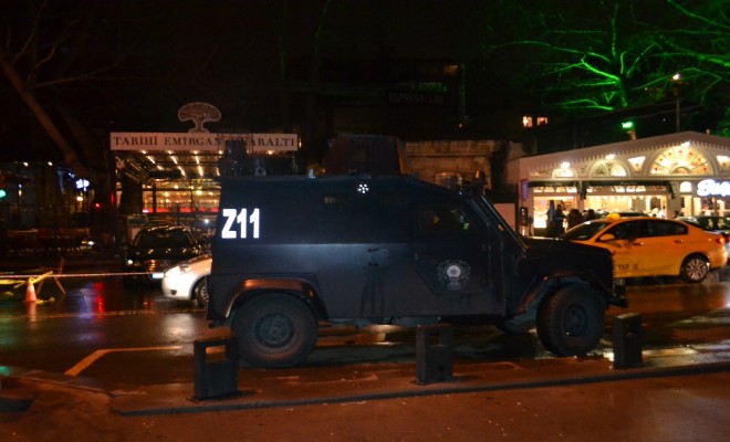 İstanbulda Silahlı Kavga: 2 Yaralı
