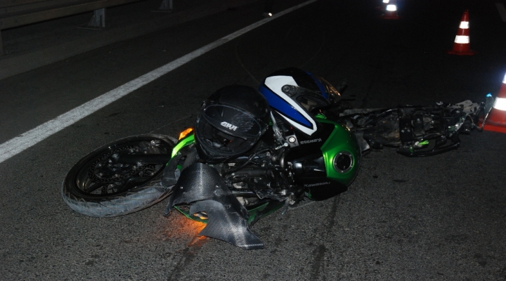 Motosiklet Bariyerlere Çarptı: 1 Ölü, 1 Yaralı